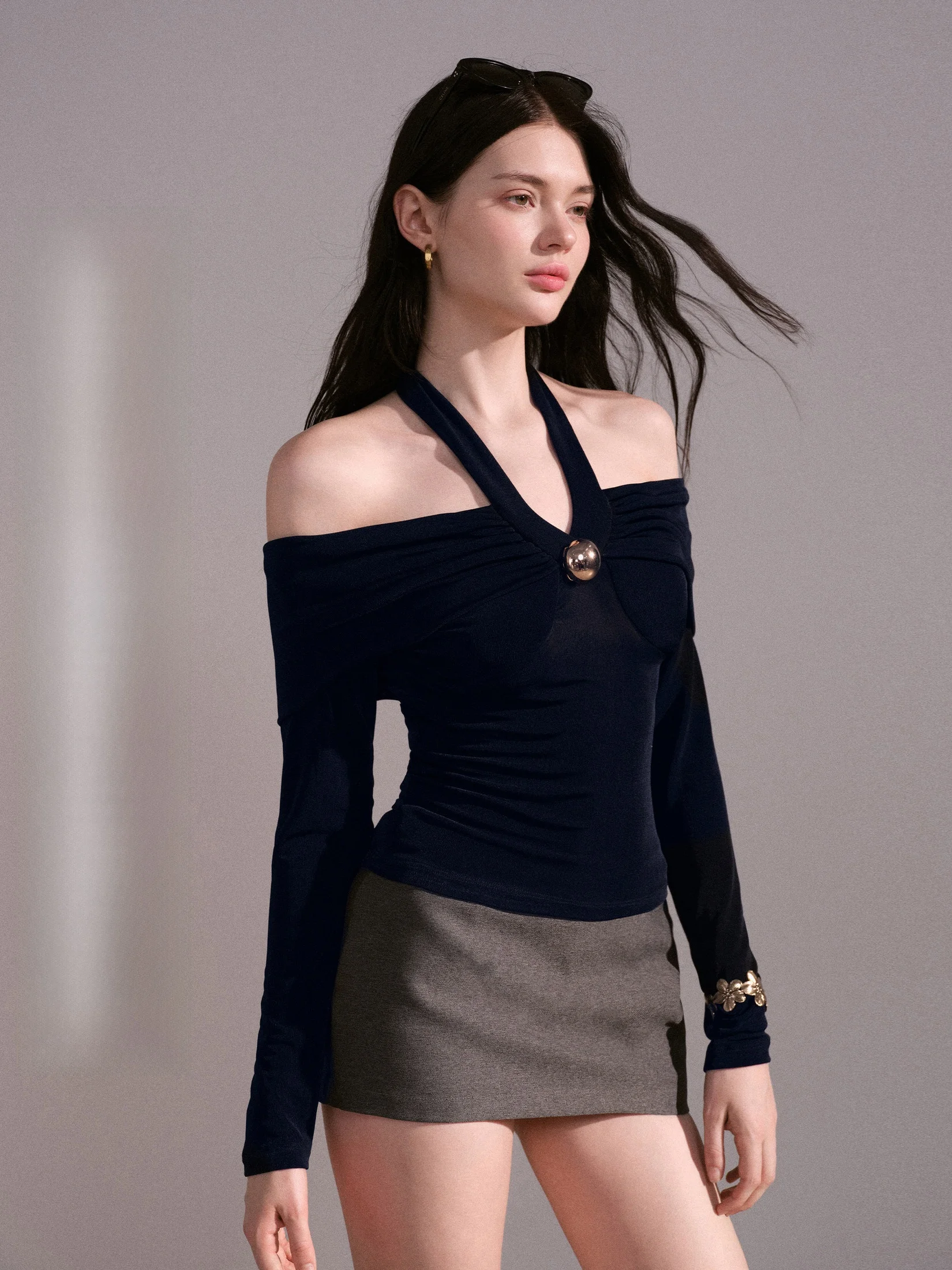 

Женский топ M Studio с длинным рукавом, металлическим узлом на талии и одним открытым плечом, модная весенняя футболка для женщин