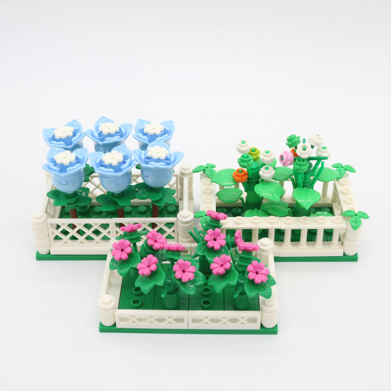 MOC Creative Garden contains cactus, tulip, sunflower and vine flower. It is designed for plant building with small particle bui