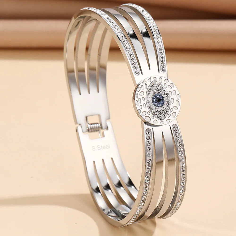 

Charming Ladies Bracelet: Symmetrical Line Demon Eyes - Diamond Embellishment, Trendy Wrist Jewelry, Wedding Party Accessories