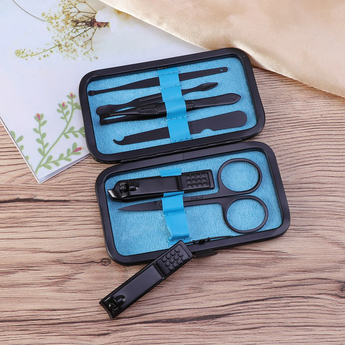 ชุดตัดเล็บ 7 ชิ้น ชุดทำเล็บมือและเล็บเท้า ชุดอุปกรณ์ดูแลเล็บ ทำจากเหล็กกล้าคาร์บอน ทนทาน ใช้งานได้ยาวนาน ชุดเครื่องมือดูแลเล็บระดับมืออาชีพ
