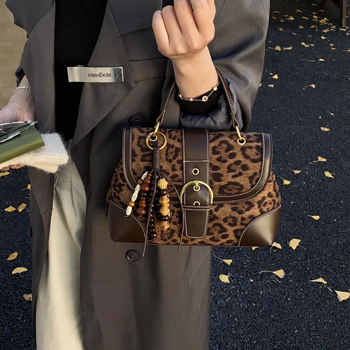 

Женская сумка-сэтчел с леопардовым принтом и бисерной бахромой, винтажная сумка через плечо из искусственной кожи с застежкой-пряжкой и верхней ручкой для повседневного использования