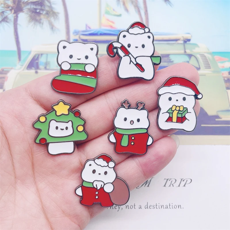 New Christmas Gift Enamel Brooch Christmas Tree Socks Elk Elderly Snowflake Alloy Badge Sweet Jewelry Women'S Accessory Gift