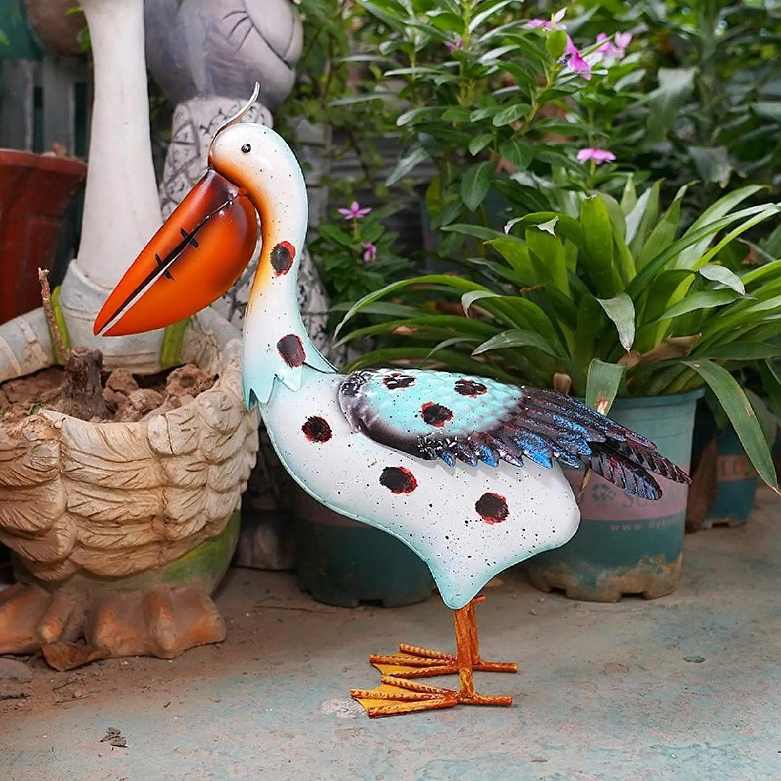 

Pelican Statue Decorative Standing Rustic Figure Lifelike Iron Art Garden Sculpture for Backyard Patio Porch Pathway Flower Bed