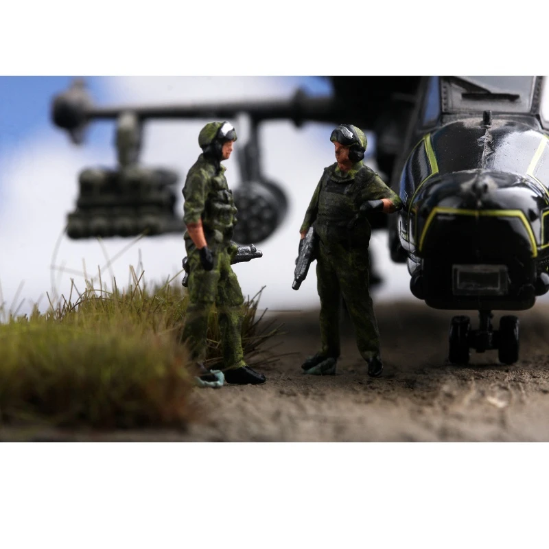 Modello in scala 1:72 4 pezzi Action Figure realistica pilota di elicottero russo Soldati Collezione di accessori per scene fai-da-te Regali di visualizzazione
