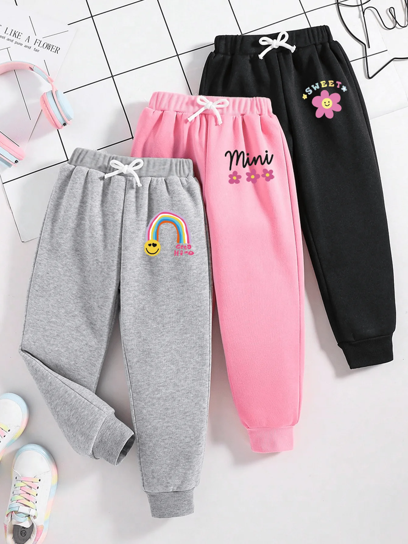 

Набор из 3-х детских мягких флисовых джоггеров с радужными и цветочными принтами