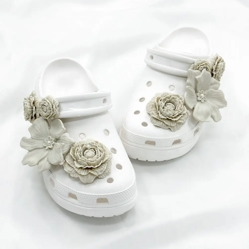 8Pcs Fashion 3D Flower Beach Shoe Charms Clip Buckle Detachable Shoe Decorations DIY Perforated Shoes Accessories Beach Shoes