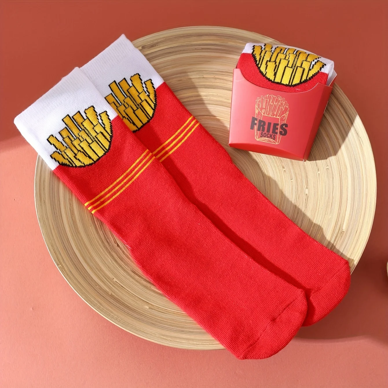 A pair of men\'s red French fry socks for four seasons, autumn and winter, Valentine\'s Day and Christmas gifts