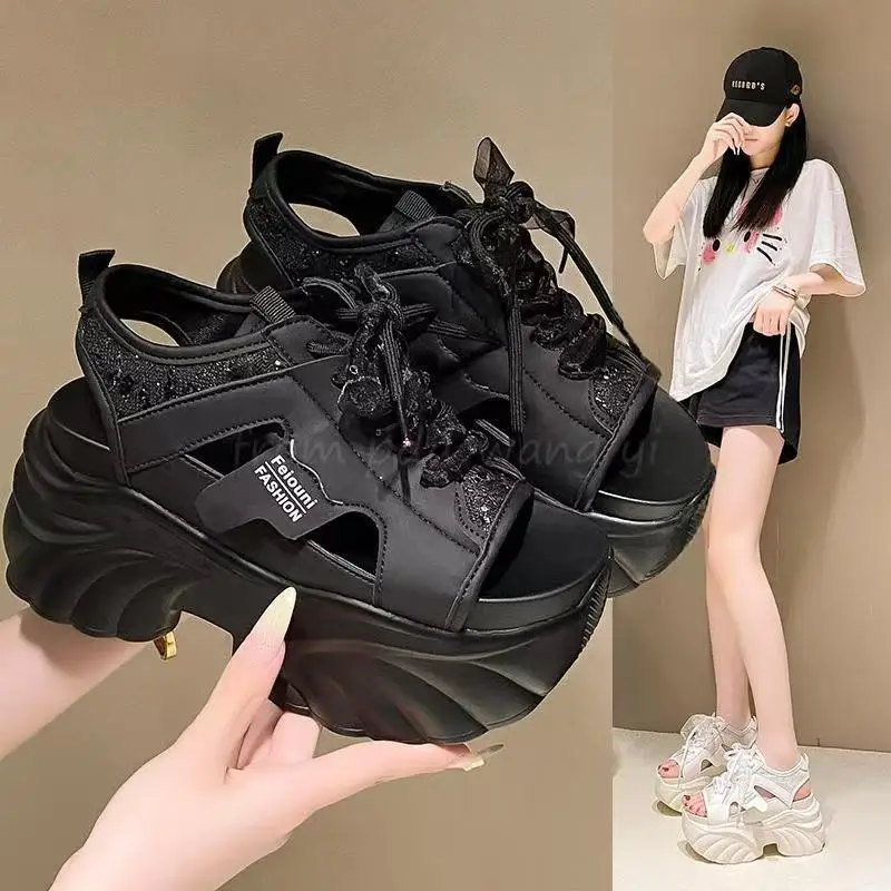 9CM Sandali con zeppa estivi Donna con suola spessa Mesh Chunky Sneakers Pantofole femminili per le donne Scava fuori Peep Toe Sandalia 2025