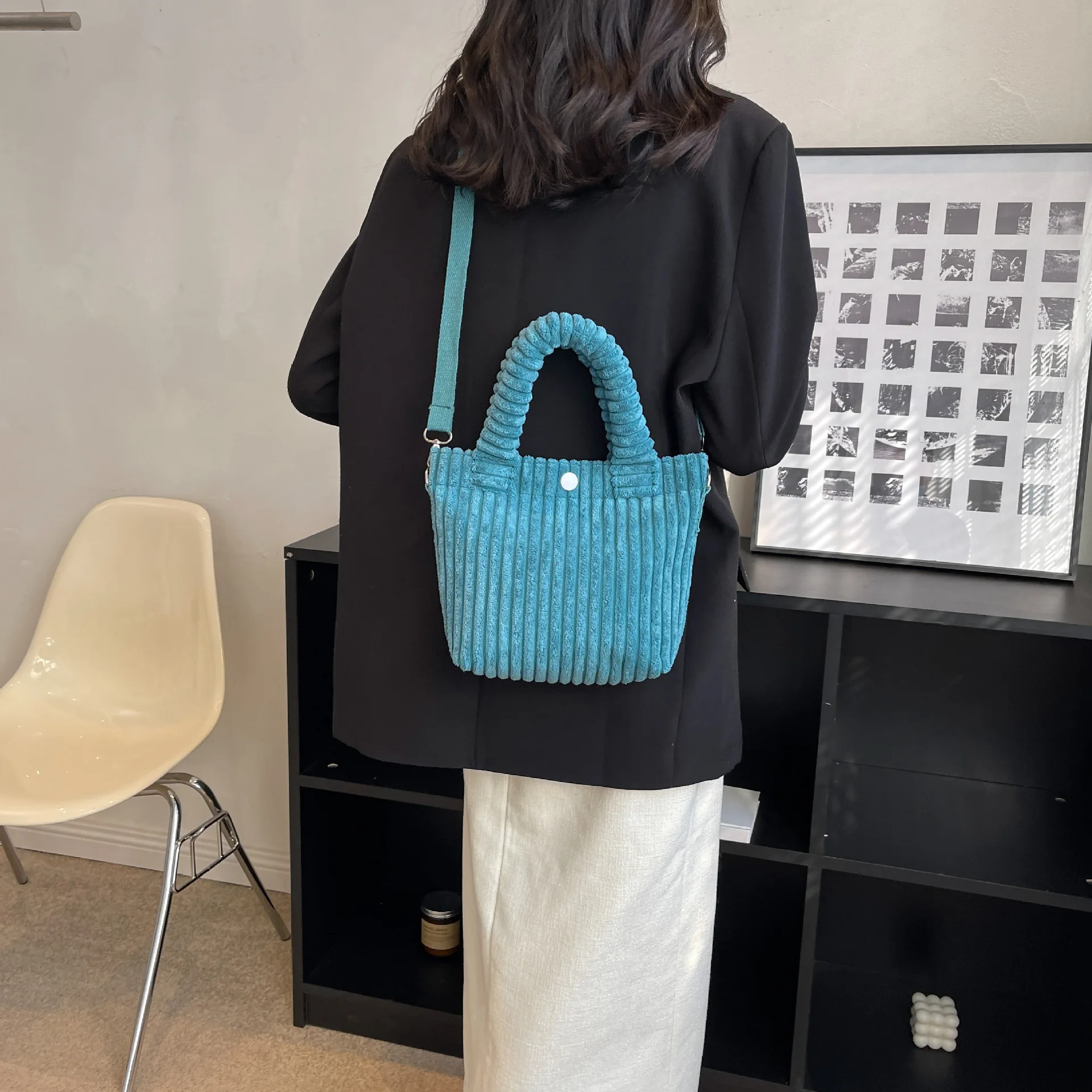 Damen 2026 Herbst-Winter Neuer Stil Koreanische Ins Denim Samt Plüsch Schulter-Umhängetasche Hochwertige Handtasche für Frauen – Detail 18