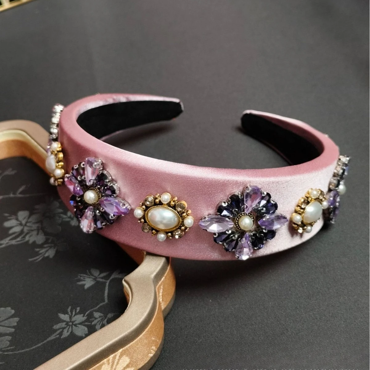 عصابة رأس ألماس لامعة كلاسيكية على الموضة الأوروبية والأمريكية، إكسسوار شعر رائع متعدد الاستخدامات للنساء