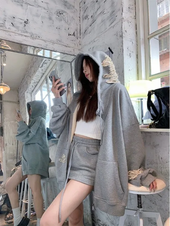 Set Wanita Kasual Longgar Musim Gugur 2025 Baru, Sweater Berlubang dengan Topi, Rok Pinggang Tinggi, Set Dua Potong Trendi