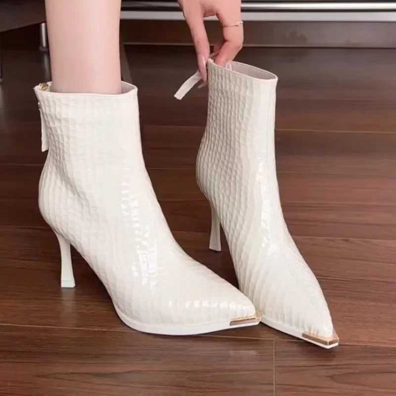 

2025 New Style Women's Elegant and Versatile Stiletto Heel Pointed Toe Slim-fit Ankle Boots,
