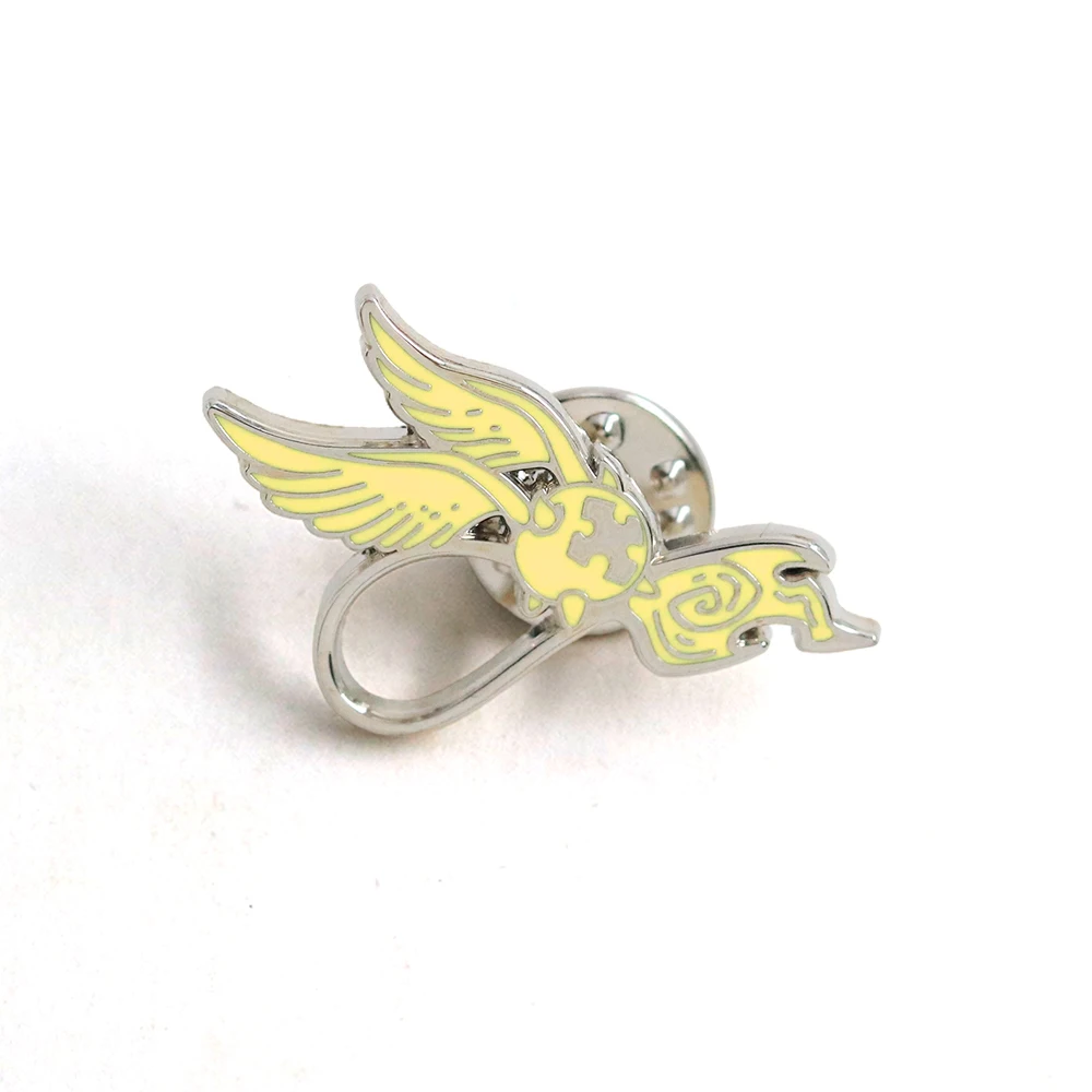 D.Gray-Man protagonista Allen Walker Timcanpy broche esmaltado comunicación inalámbrica Robot bola dorada alada Cruz solapa Pin Fans