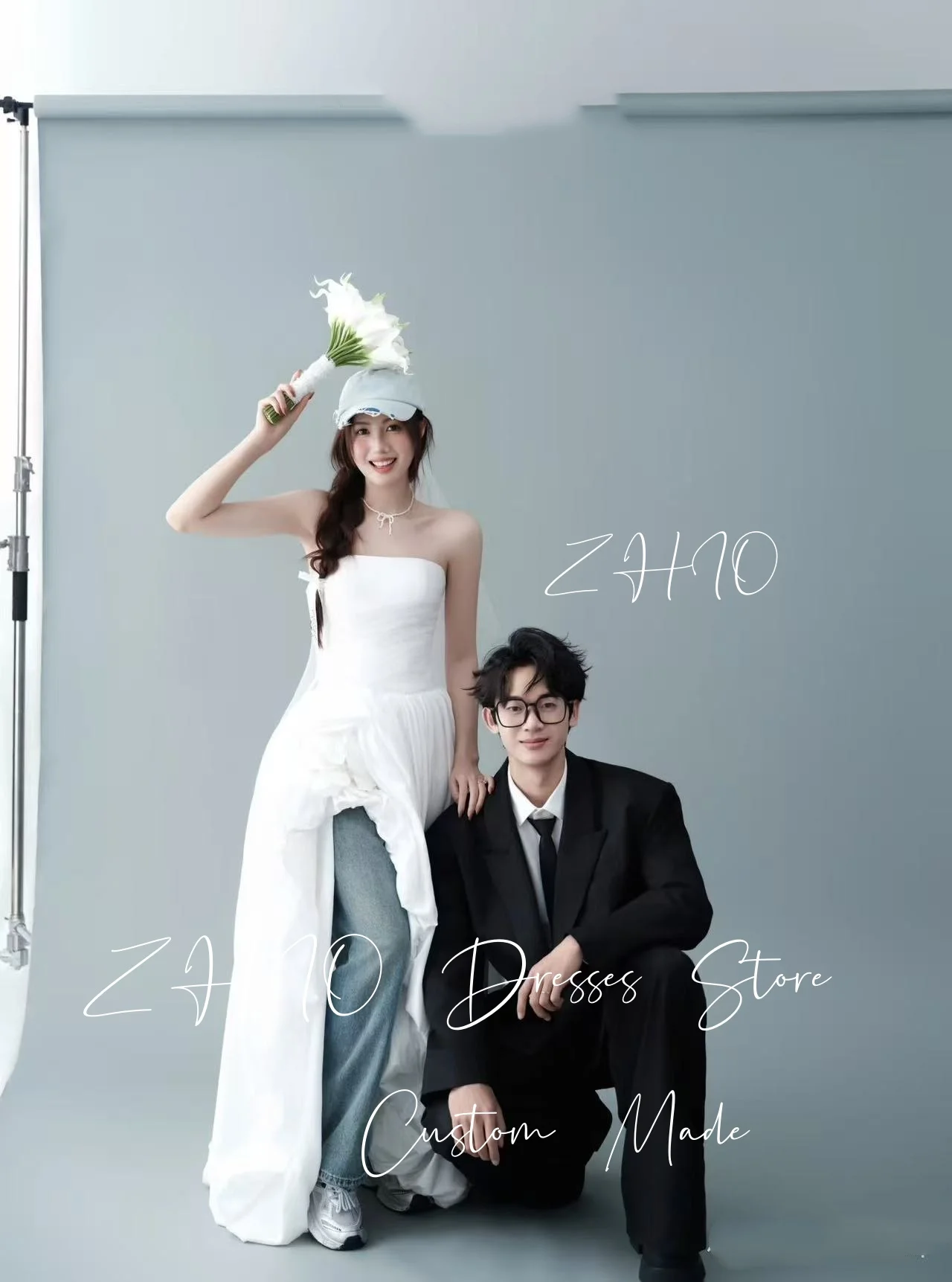 Sukienka ślubna ZHIO, nowoczesna, biała, bez ramiączek, linia A, plisy, tafta, koreańska sesja zdjęciowa, suknia na przyjęcie weselne, prosta, szyta na miarę.