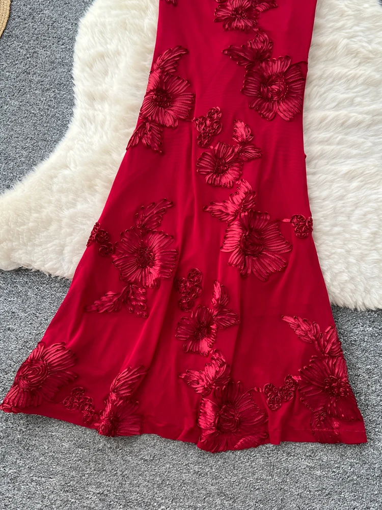 Rotes Abendkleid für Damen, luxuriös, Stickerei, schwere Arbeit, Taille, Cinching, schlankmachend, Ele Strapl, figurbetont, Dr
