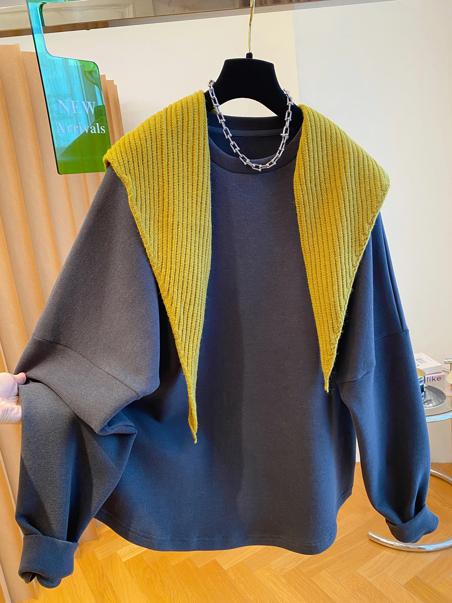 루즈핏 플러스 사이즈 블루 페이스 스웨트셔츠 여성 가을 패션 어깨 드러나는 루즈핏 브루드 탑 한국 버전