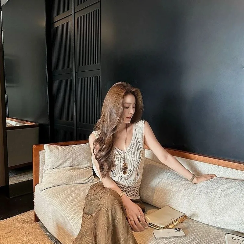 Women Clothes Summer Korean Fashion Loose Hollow Out Solid Color O-neck Sleeveless Appear Thin Lazy Wind Young Style Tank Top