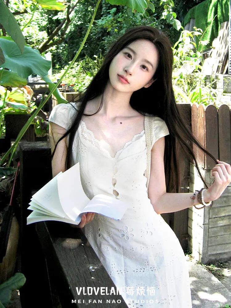 

French Style Hollow White Dress High-End Niche Gentle StylevLace Patchwork Slim Fit Elegant Dress for Women