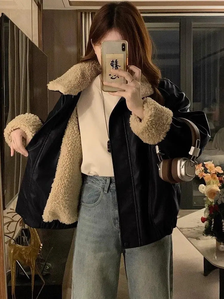 Autumn Winter Loose Lamb Fur Spliced PU Leather Jaet Women's Retro Collar Biker Sle Inteated Leather And Fur Top