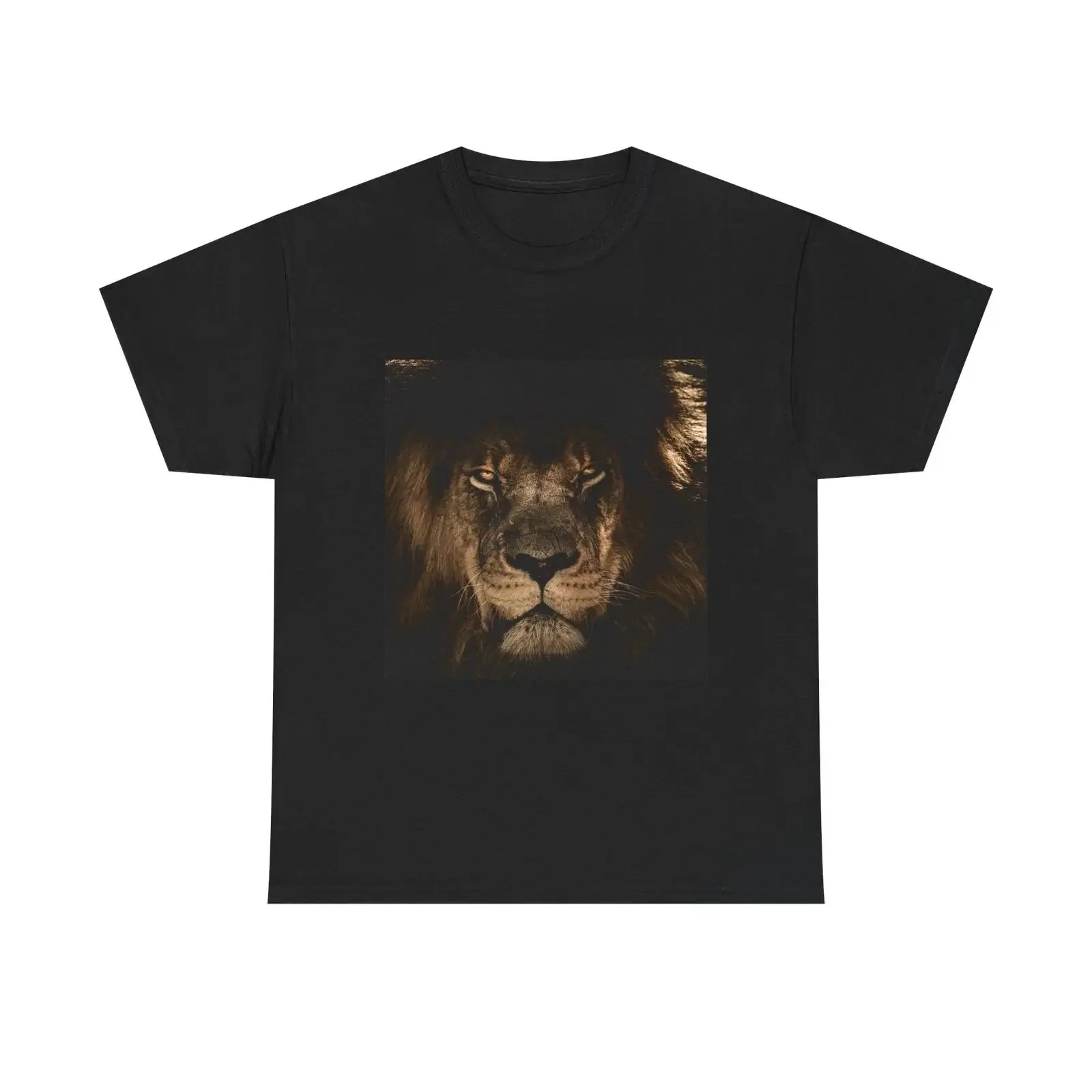 T-shirt Lion Masculin Majestueux – Regard de Prédateur Sans Peur – Vêtements Vintage Lavés et Extensibles pour Hommes – Design Graphique Tendance et Élégant