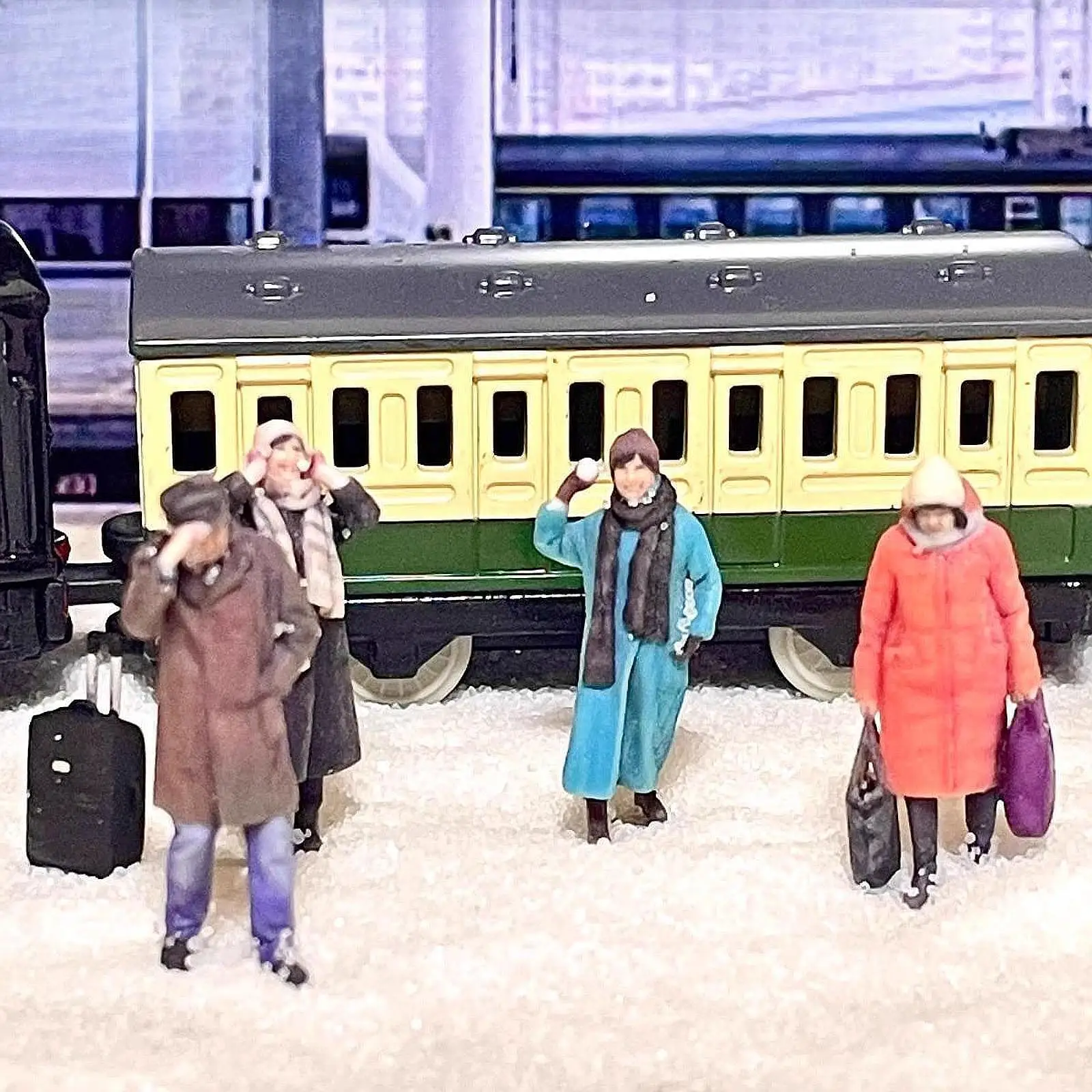 4x 1/87 Figuras de personas en miniatura Modelo de personas pequeñas, coleccionables, decoración de escena en miniatura Figuras de diorama para escena en miniatura