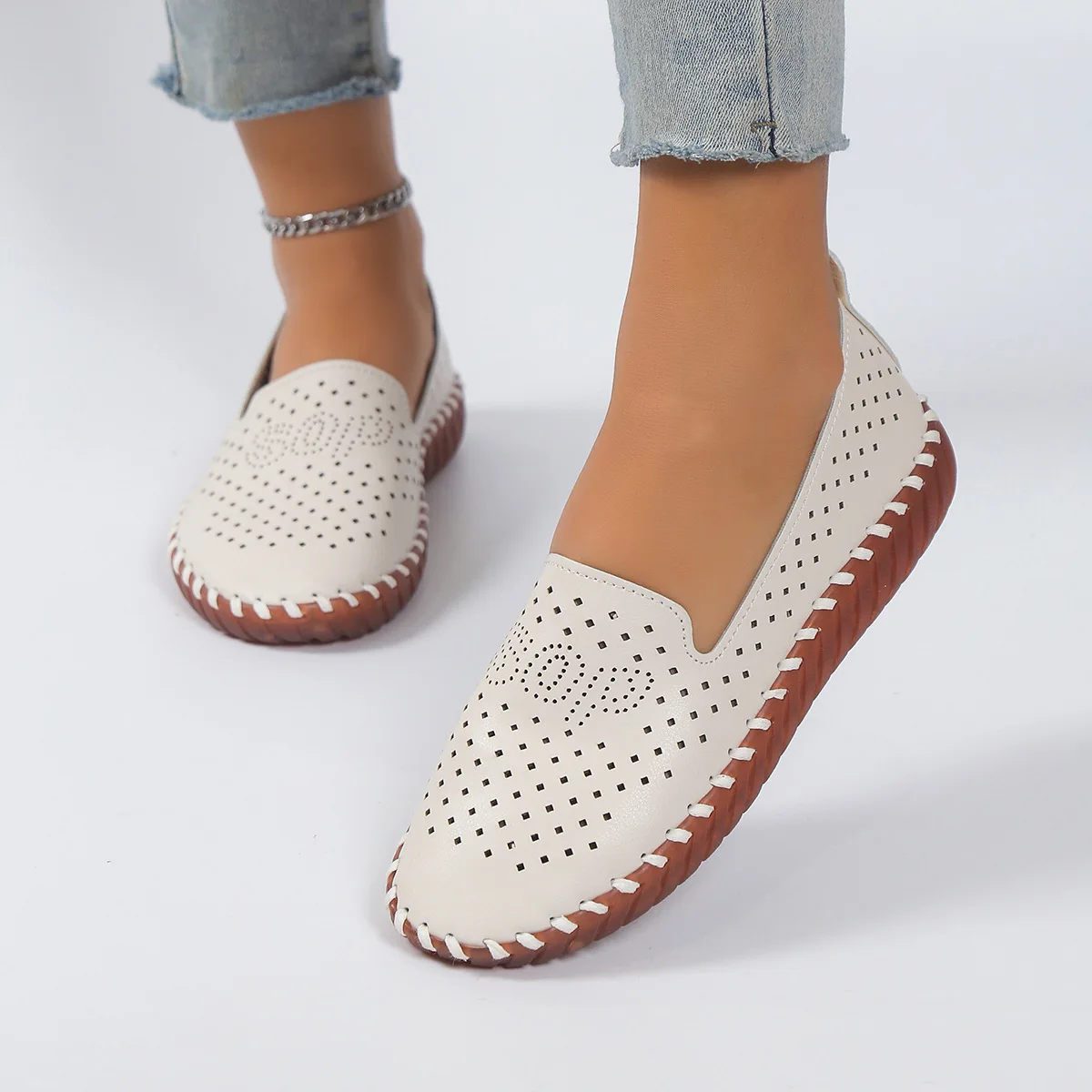 Casual Woman Shoe Slip-on Round Toe Female Footwear Slip On New Grandma Dress Big Size Breathable Leisure Fretwork Fabric Lace-U