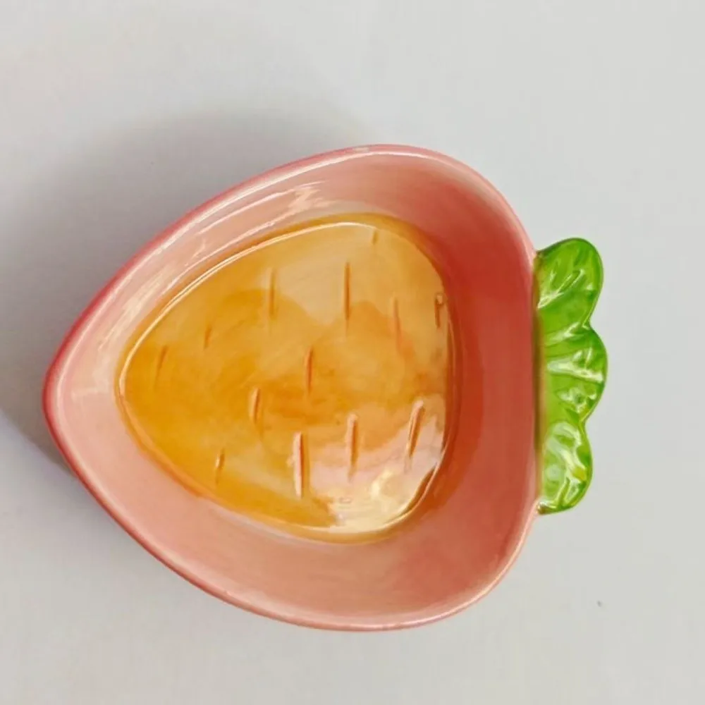 Cute Ceramic Hamster Food Bowl Non-Slip Carrot Shaped Pet Feeding Bowl Spill-Proof Rabbit Water Bowl Cage Accessory view 3
