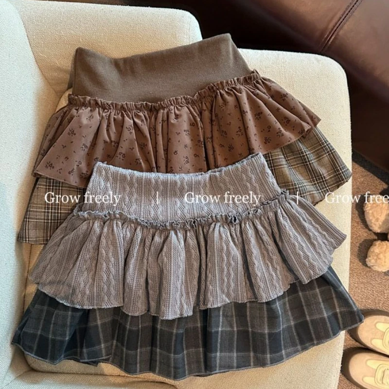 Vintage-inspirierte gestufte Miniröcke der 2000er Jahre: Plaid- und Ditsy-Blumendrucke mit elastischem Bund für Y2K-Cottagecore-Ästhetic-Mädchen
