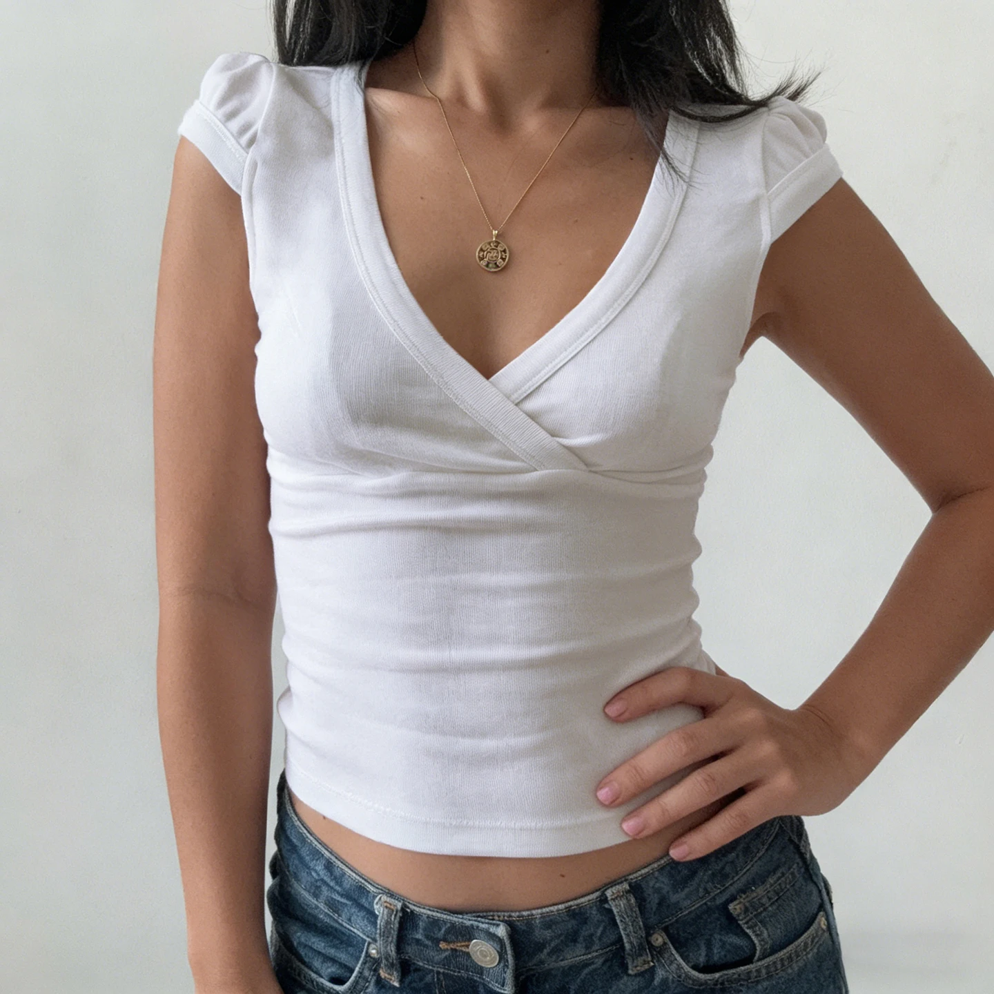 SUCHCUTE Y2K Basic Wrap V-Ausschnitt T-Shirt mit Flügelärmeln, geraffter Taille, schmal geschnitten, kurz geschnitten, lässiges Top, Sommer Damen T-Shirts, Korean Harajuku – Detail 15
