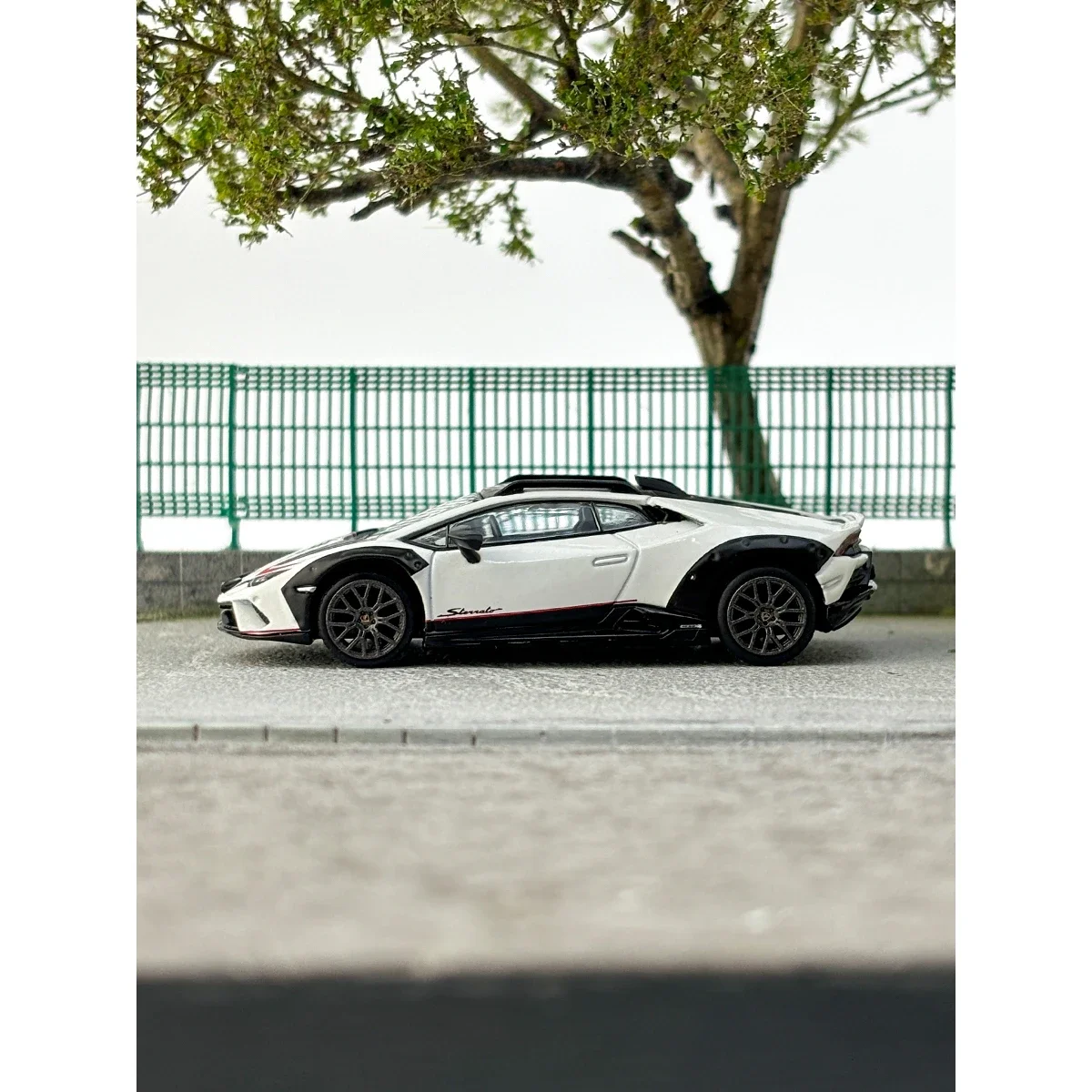 متوفر ميني جي تي 1:64 # 763 لامبورغينيكس هوراكانكس ستراتو مافريك 63 # سبيكة