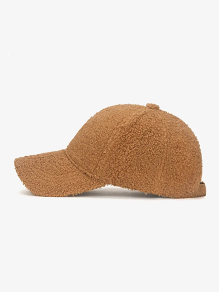 Einfarbige, schlichte Baseballkappe aus Winterlammwolle – warmes Teddy-Fleece, schmeichelhafte, strukturierte Krone – Detail 4