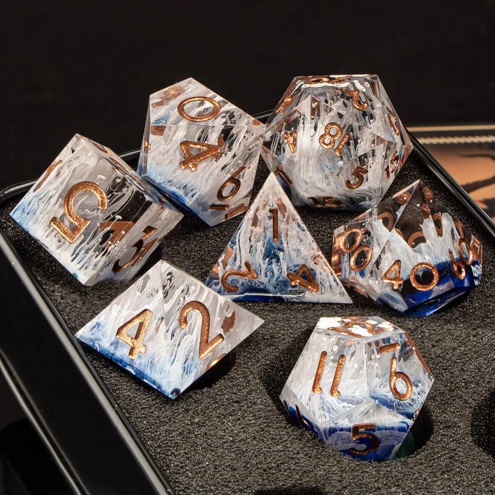 

DND Смоляные игральные кости, полупрозрачные кости с острыми краями, набор D&D, 7 шт., многогранные кости ручной работы для подземения и дракона для ролевых игр