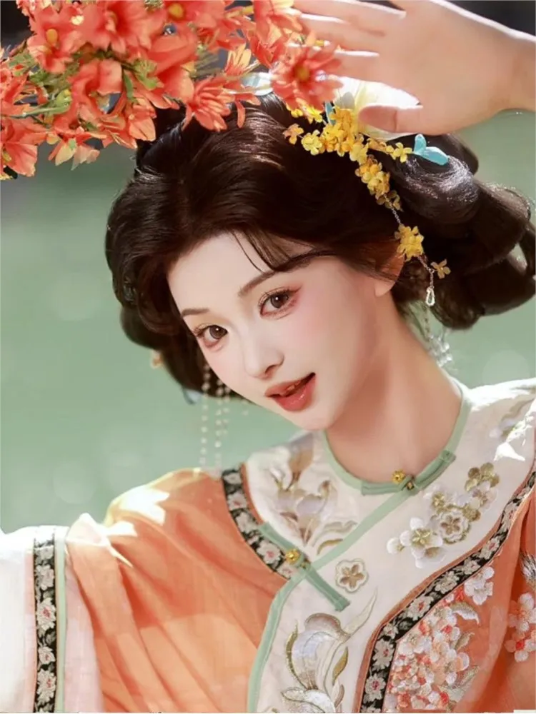 

A Chinese-style evening dress for Han girl with round collar and slanted front set of ancient-style clothes young lady