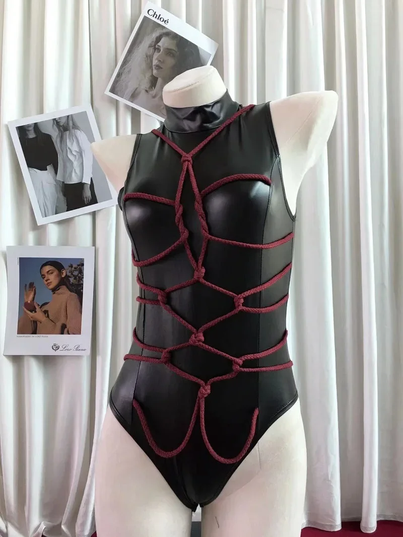 Lencería sexy 2D Maid Patent Leather Uniform Sexy Gel Jacket Bondage Cosplay Maid Clothing Set