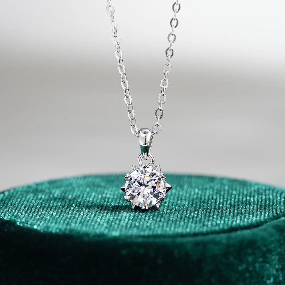 18K Gold Pendant, 1-carat Moissanite Necklace, Women's Fashion Classic Snowflake Platinum PT950 Diamond Collarbone Chain