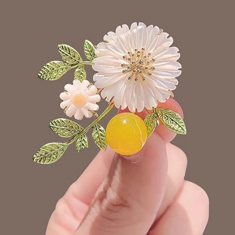 

Gold Bead Small Daisy Flower Brooch Green Leaf Pearl Pin Enamel Pin Women Pins Brooches For Wedding Bouquet Clothes Brooch