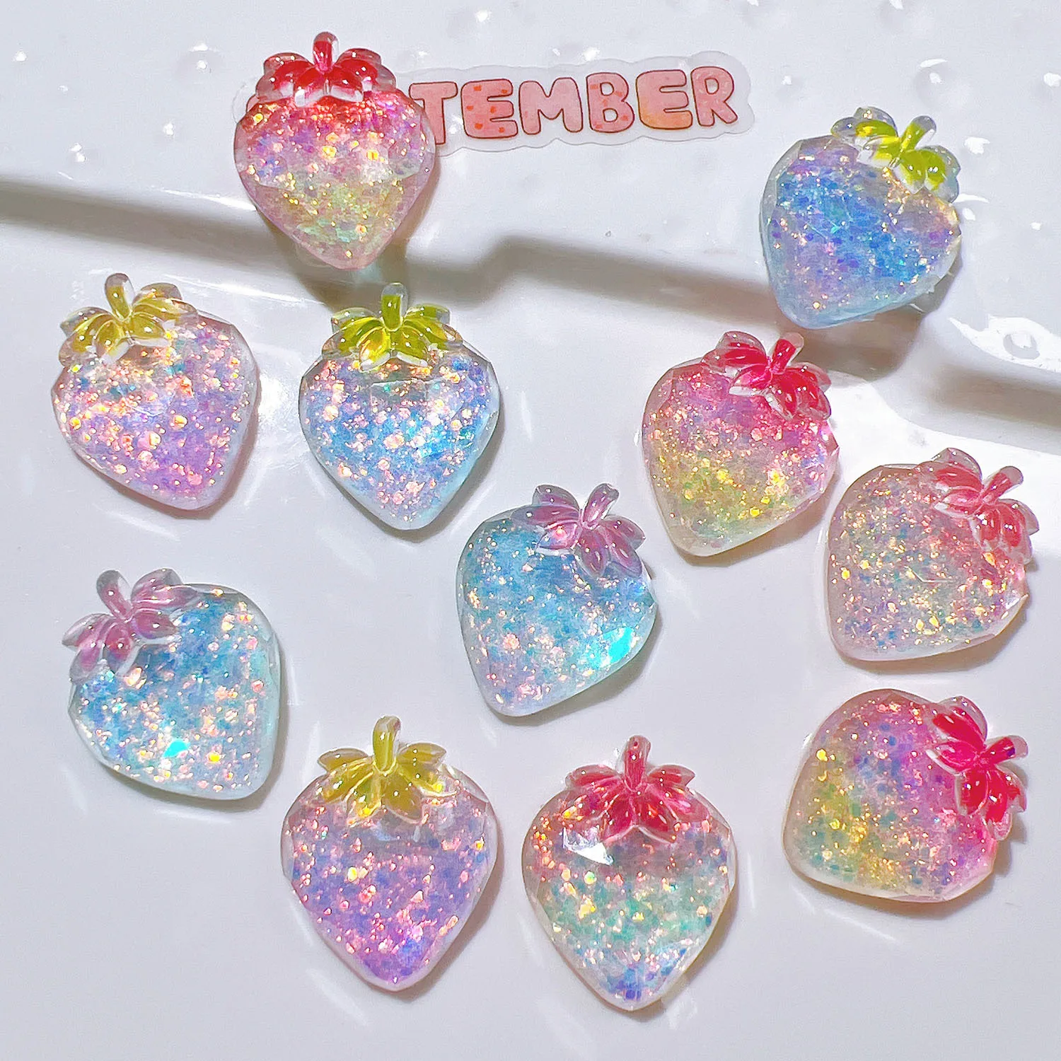 10Pcs Glitter Strawberries Flatback Resin Planar Patch DIY Earring Bracelet Charms Girl Crafts Sewing Decorative Supplies