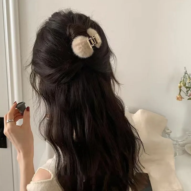 Lovely Fur Ball Plush Metal Fixed Hair Claw Fashion Minimalist Versatile Hair Claws Korean Literary Artistic Headwear Fixed Tool