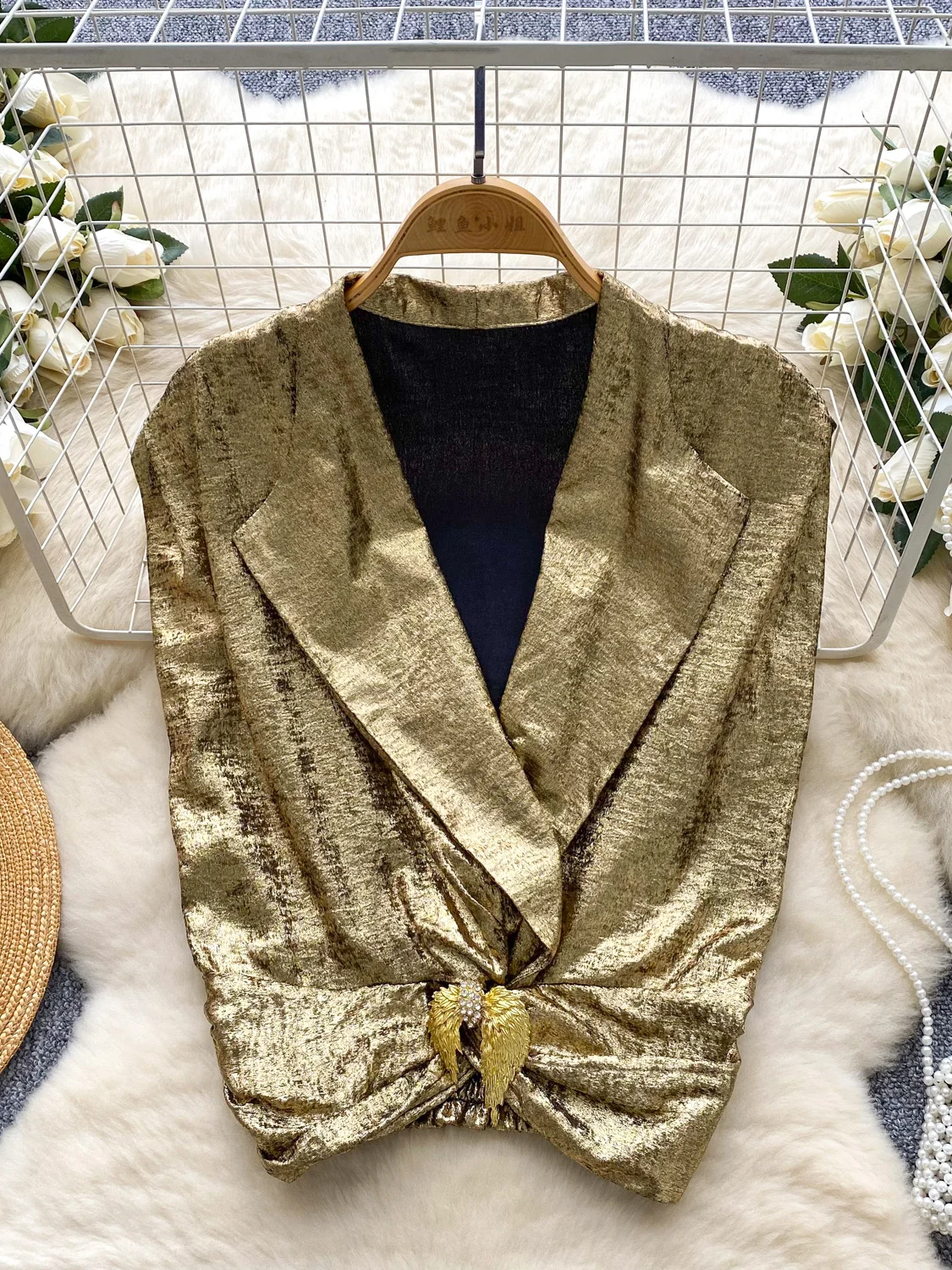 Luxuoso estilo britânico cetim sensação sem mangas terno colarinho csa fena verão fivela de metal crimento curto ba...