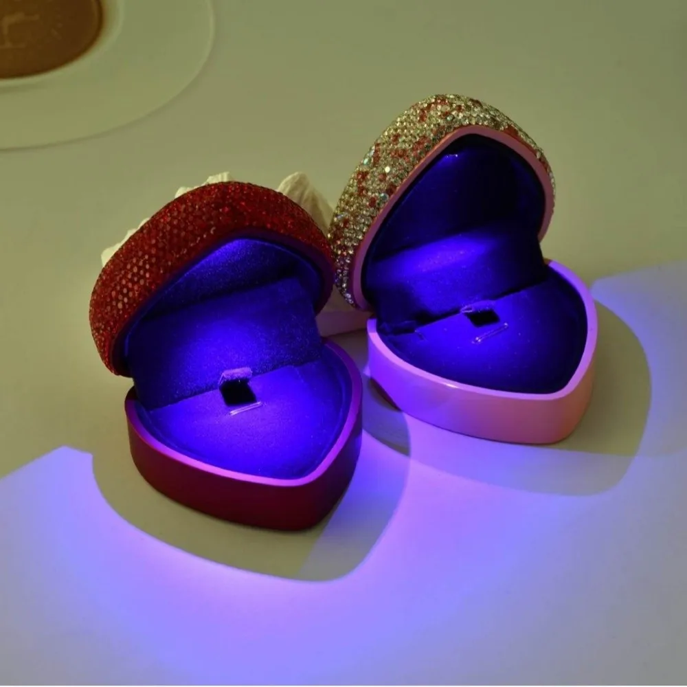 

Diamond LED Light Ring Box Storage Girlfriend Gift Heart Shape Gift Boxes Jewelry Ring Display Valentine Gift Packaging Box
