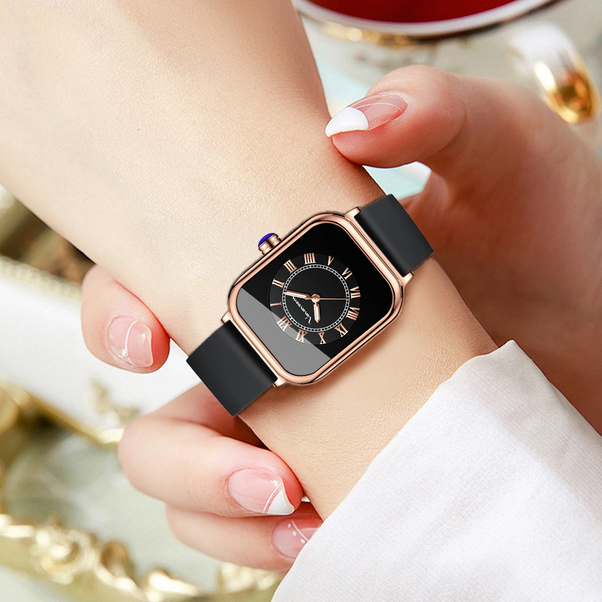 2024 New Women\'s Square Watch Fashion Silicone Strap Simulated Smart Dial 35mm Black Rose Gold Quartz Movement Girls Gift Watch