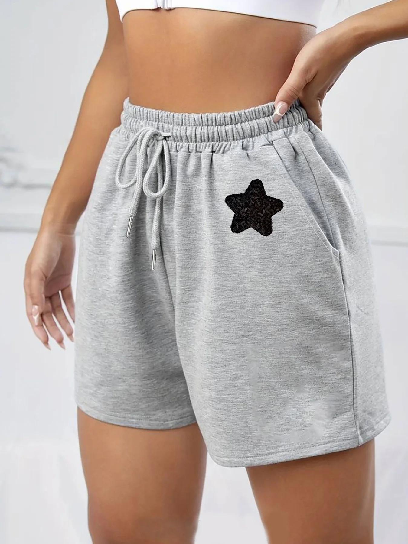 

Женские летние шорты с принтом звезд, эластичный пояс, влагоотводящие и дышащие, подходят для занятий спортом, бега и фитнеса.