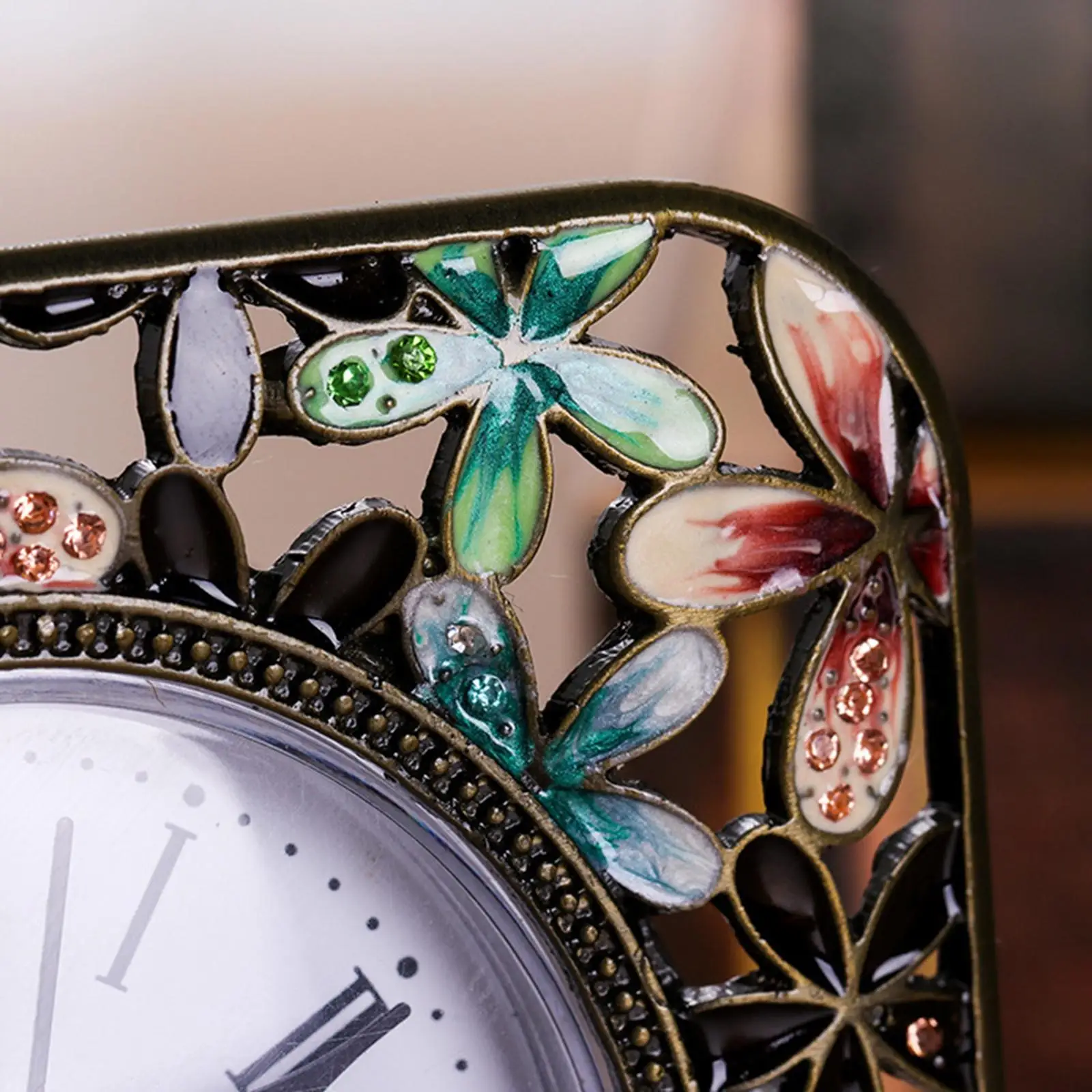Rustic Vintage Table Clock Battery Operated Craft Roman Numerals Desk Clock for Bedside Hotel Bedroom Shelf Decoration