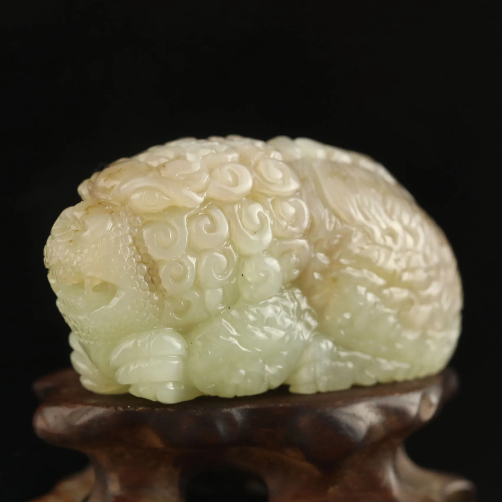 China Natural hetian Jade Hand Carved statue dragon pi xiu pendant z