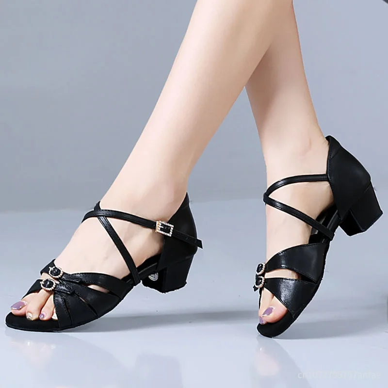 Рисунок 4 - Атласная танцевальная обувь