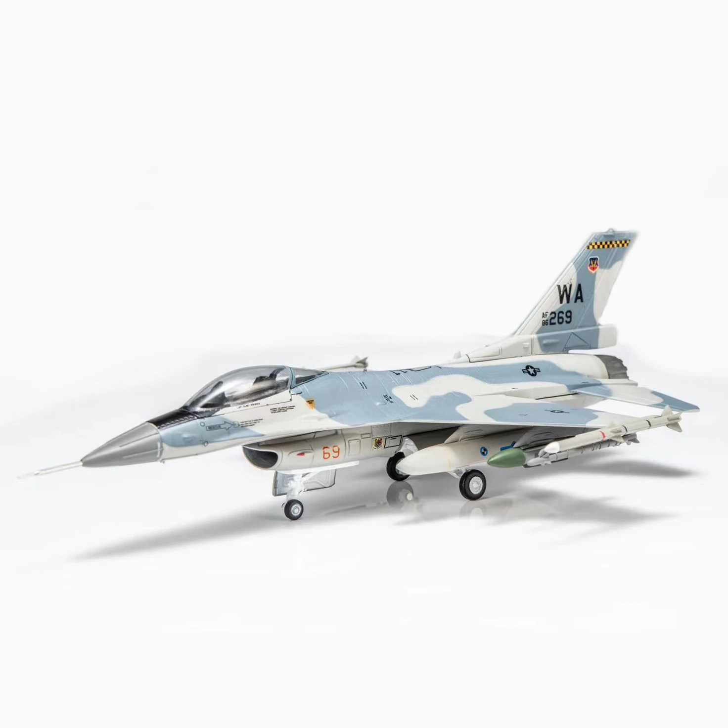 

Diecast American F-16C Militarized Combat Fighter Jet Alloy & Plastic Model 1:72 Scale Toy Gift Collection Simulation Display