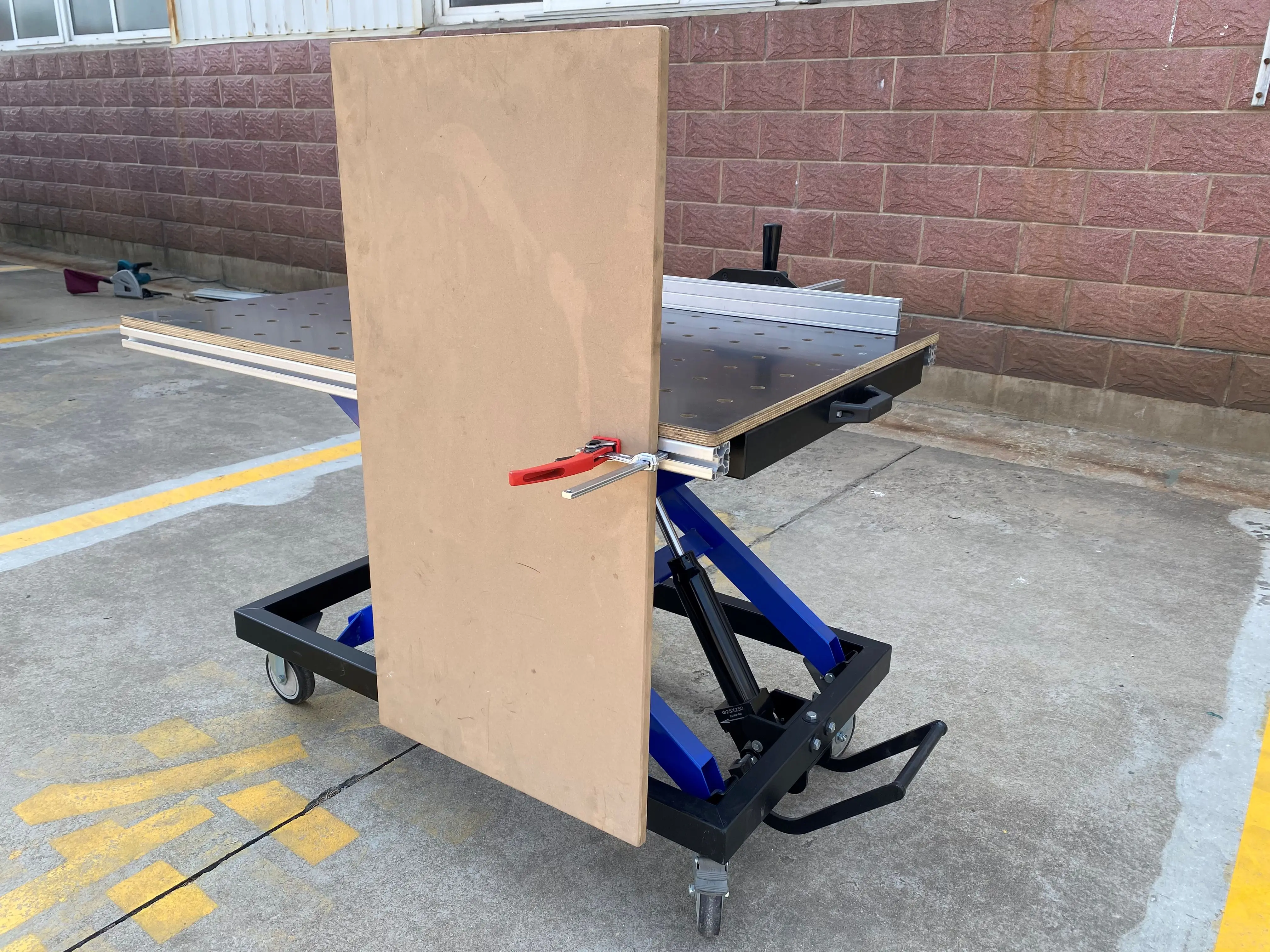 Mobile scissor lift welding table, hydraulic lift table, adjustable height