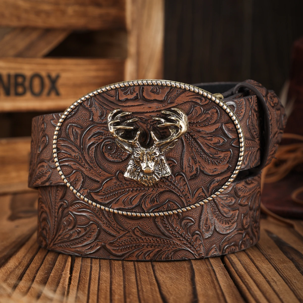 A PU belt suitable for both men and women, combining the style of western denim and retro, is perfect for daily casual outings