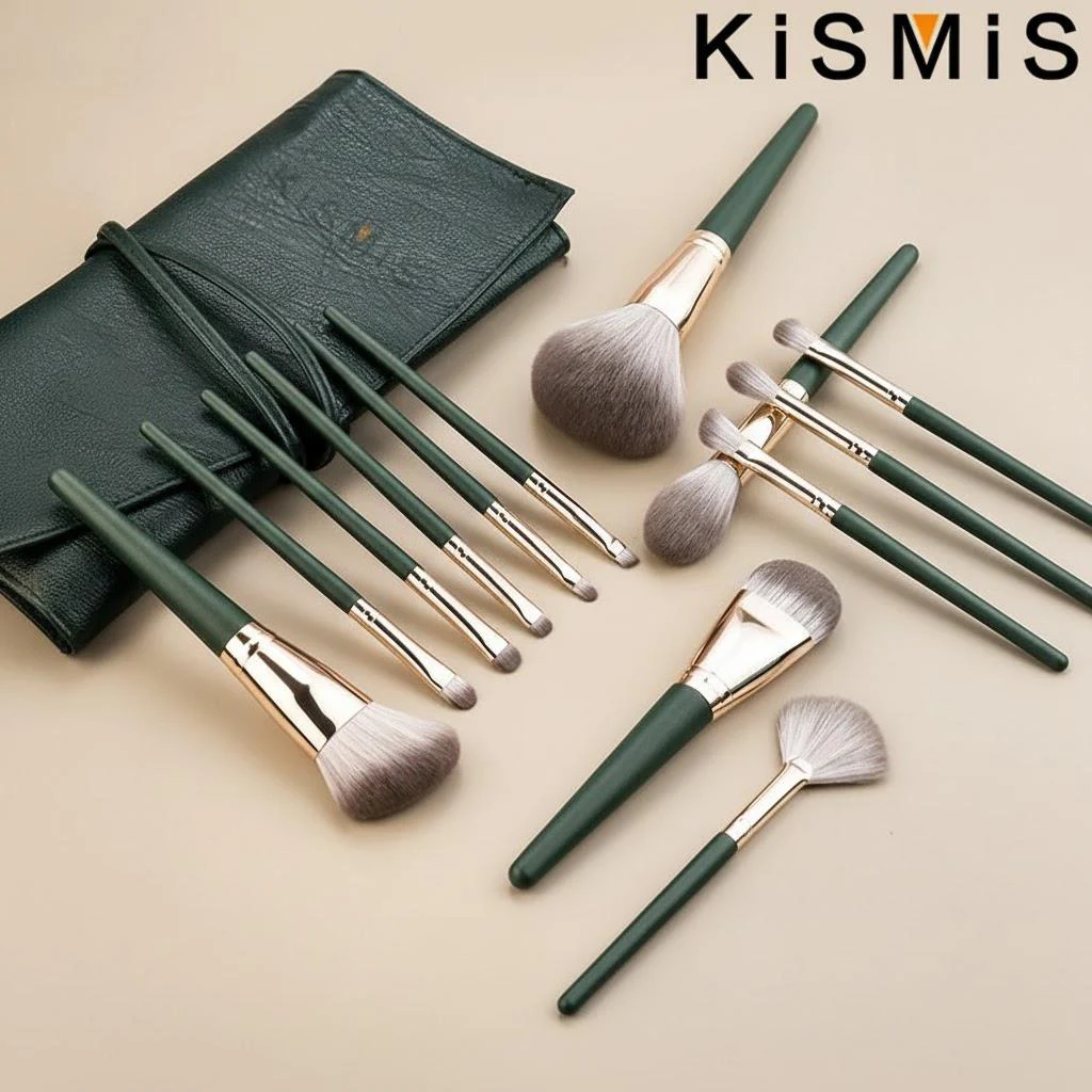 

Набор из 14 портативных кистей для макияжа: для теней, растушевки, румян, пудры, тональной основы, бровей. Набор косметических инструментов.