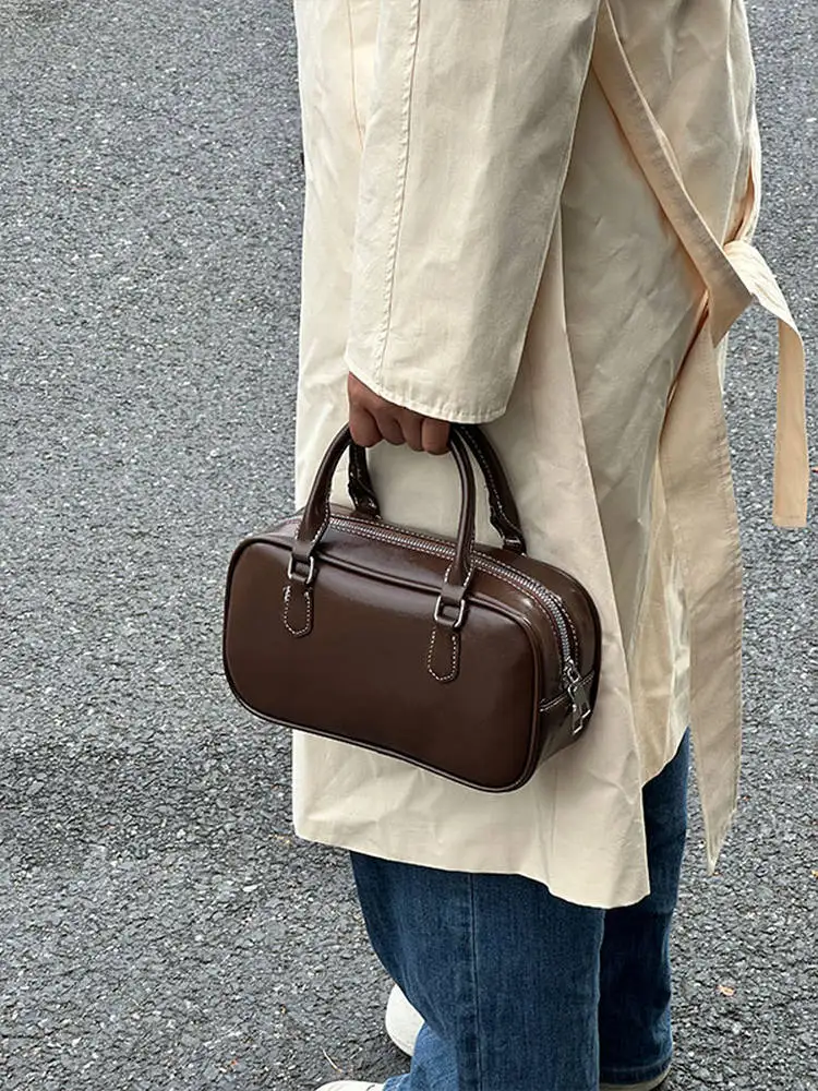 

Versatile Boston Bag Women's Handbag 2025 New Trendy Commuter Crossbody Bag Small Design Rectangular ape Zipper Closure